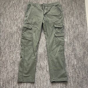Wrangler Green Cargo Pants with Utilitarian Style